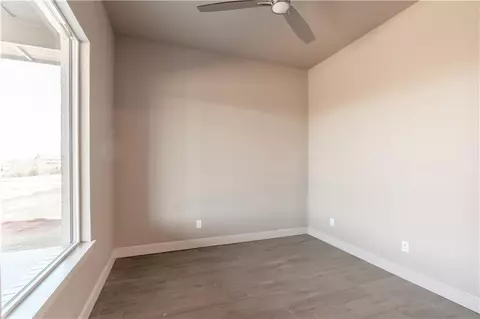 1077 Colonial Ave, Tuttle, OK 73089 photo 6