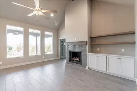 1077 Colonial Ave, Tuttle, OK 73089 photo 4