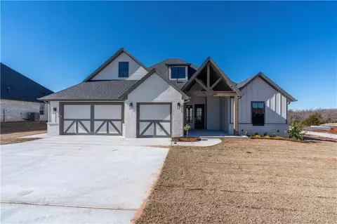 1077 Colonial Ave, Tuttle, OK 73089 photo 1