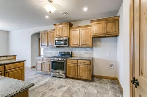 2125 E Sooner Rd, Tuttle, OK 73089 photo 6