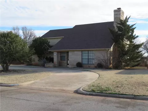 136 Sandra Rd, Clinton, OK 73601 photo 1