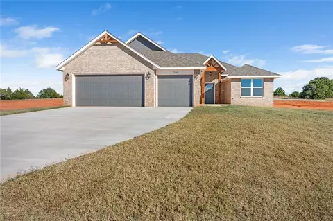 1209 Layla Ln, Blanchard, OK 73010