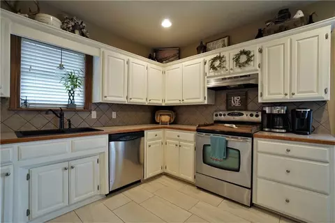 213 E 6th St, Hydro, OK 73048 photo 11
