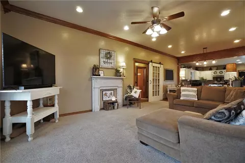 213 E 6th St, Hydro, OK 73048 photo 4