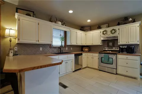 213 E 6th St, Hydro, OK 73048 photo 8