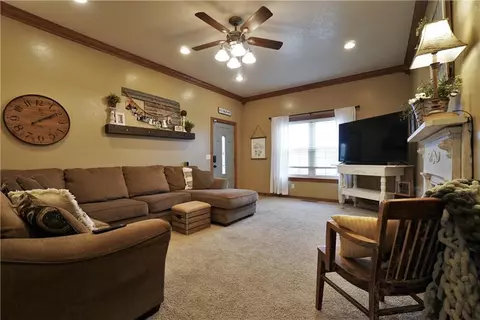 213 E 6th St, Hydro, OK 73048 photo 5