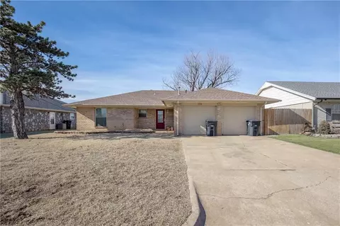 1713 Willow Brook St, Moore, OK 73160 photo 2