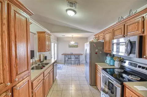 109 NW Jordan Way, Cache, OK 73527 photo 10