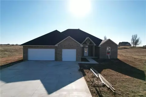 9565 Monterey Dr, Edmond, OK 73025