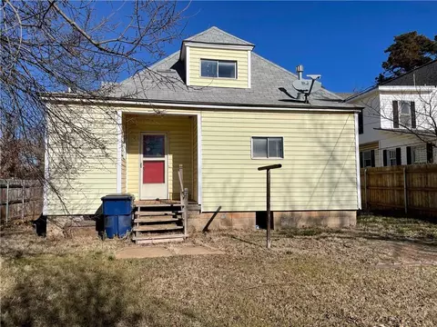 601 E Mansur Ave, Guthrie, OK 73044 photo 2
