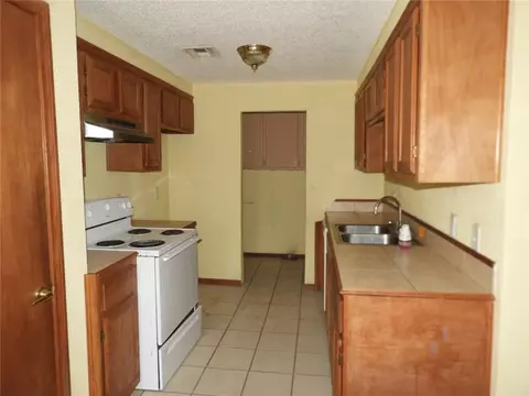108 Windsor Dr, Chickasha, OK 73018 photo 3