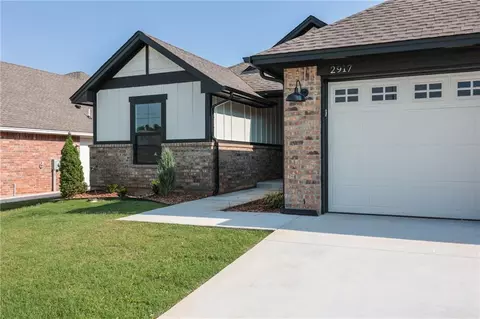 2917 SE 24 St, Moore, OK 73160