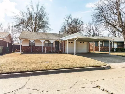 210 E Cherry Ave, Yukon, OK 73099 photo 2