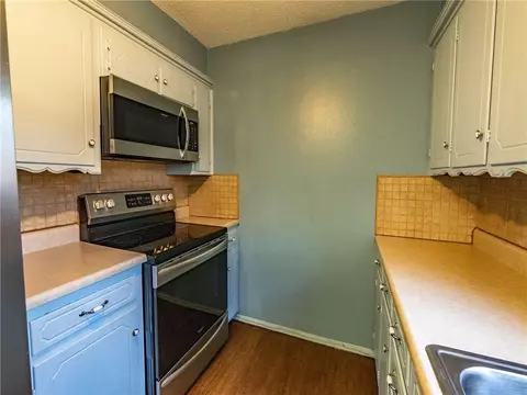 210 E Cherry Ave, Yukon, OK 73099 photo 8