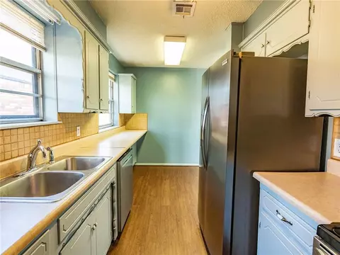 210 E Cherry Ave, Yukon, OK 73099 photo 11