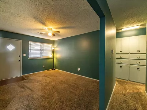 210 E Cherry Ave, Yukon, OK 73099 photo 5