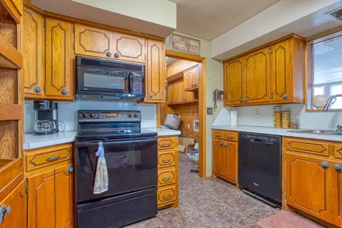 320 W 11th St, Watonga, OK 73772 photo 5