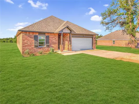 5561 Grassland Dr, Guthrie, OK 73044
