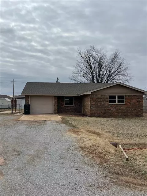 304 Callaway Dr, Dill City, OK 73641