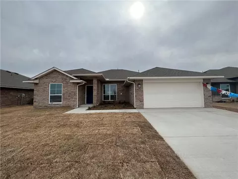 912 SE 17th St, Newcastle, OK 73065
