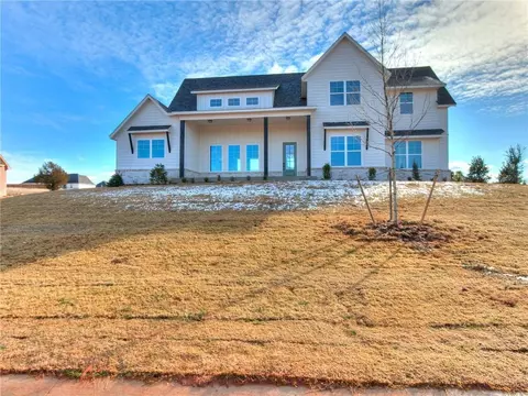 9981 Oakwood Dr, Edmond, OK 73025