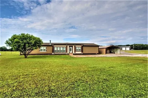 13798 E County Road 1560, Lindsay, OK 73052