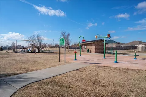 4105 Queens Dr, Moore, OK 73160 photo 36