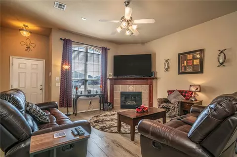 4105 Queens Dr, Moore, OK 73160 photo 5
