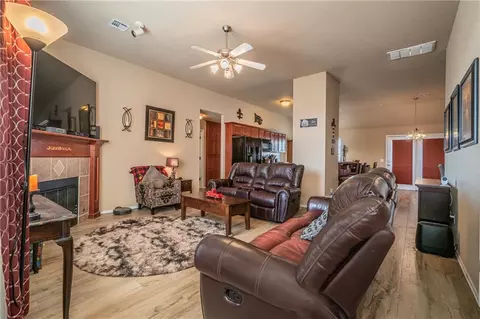 4105 Queens Dr, Moore, OK 73160 photo 3