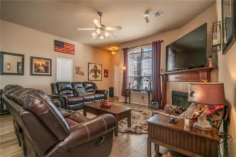 4105 Queens Dr, Moore, OK 73160 photo 4