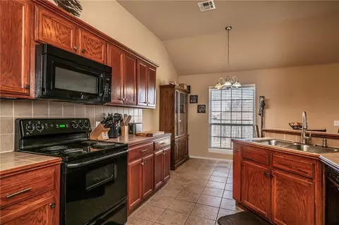 4105 Queens Dr, Moore, OK 73160 photo 14