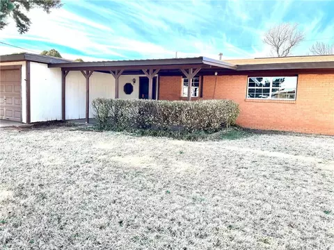 301 Apache Trl, Foss, OK 73647 photo 2