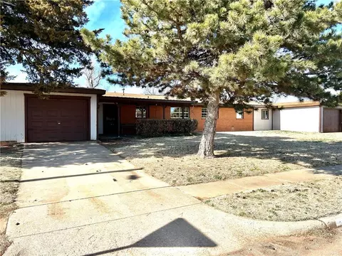 301 Apache Trl, Foss, OK 73647