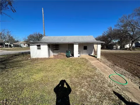 201 E Wallace Ave, Apache, OK 73006 photo 15