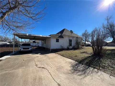 201 E Wallace Ave, Apache, OK 73006 photo 4