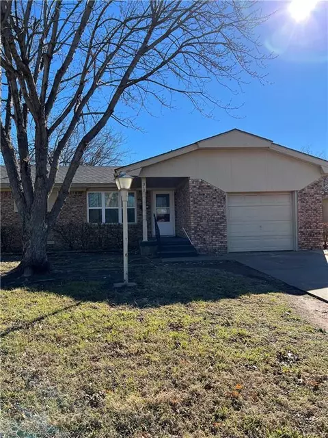 312 Cameron St, Altus, OK 73521 photo 1