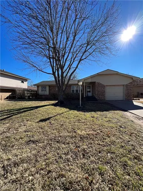 312 Cameron St, Altus, OK 73521 photo 2