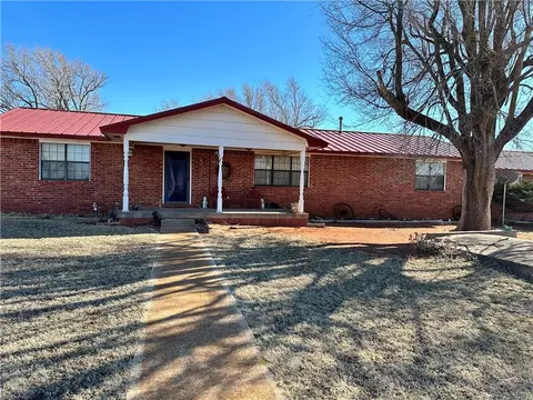 11112 N 1930 Rd, Sayre, OK 73662