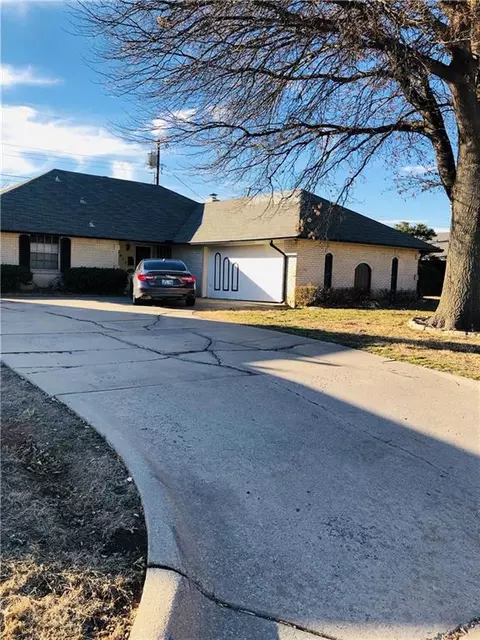 9913 Essex Ave, The Village, OK 73120