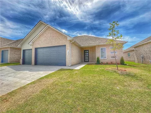 5904 NW 158th St, Edmond, OK 73013