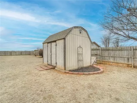 304 E Olympic Dr, Yukon, OK 73099 photo 30