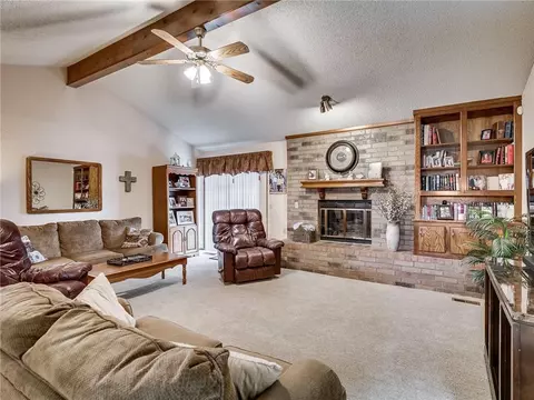 304 E Olympic Dr, Yukon, OK 73099 photo 5
