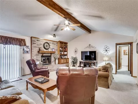 304 E Olympic Dr, Yukon, OK 73099 photo 6