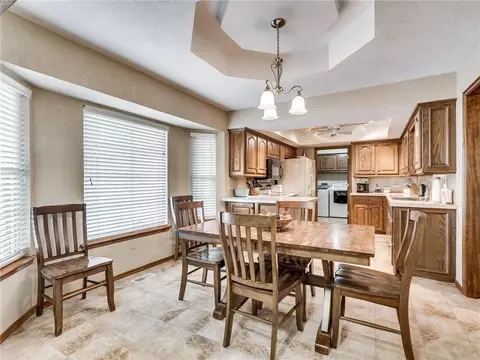 304 E Olympic Dr, Yukon, OK 73099 photo 10