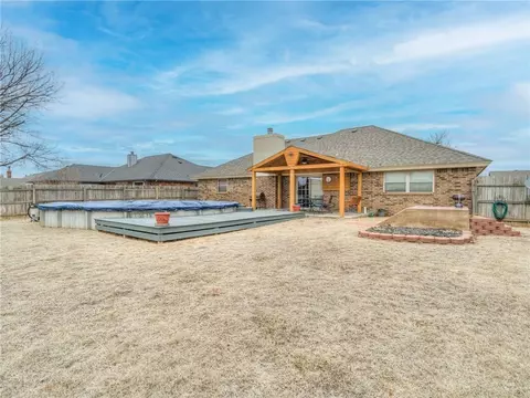 304 E Olympic Dr, Yukon, OK 73099 photo 29