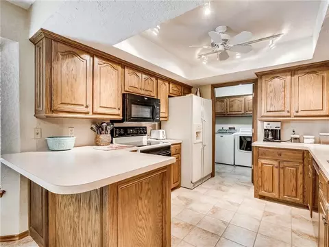 304 E Olympic Dr, Yukon, OK 73099 photo 11