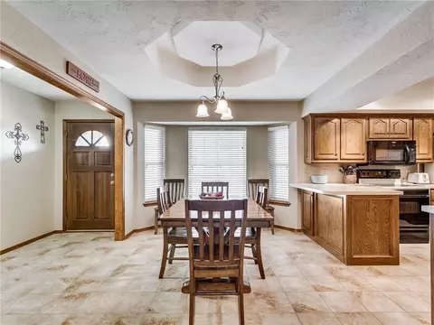 304 E Olympic Dr, Yukon, OK 73099 photo 9