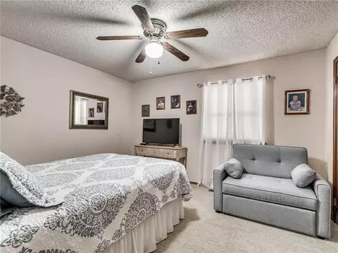 304 E Olympic Dr, Yukon, OK 73099 photo 22