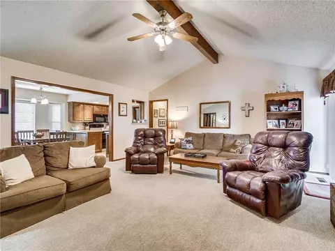 304 E Olympic Dr, Yukon, OK 73099 photo 8
