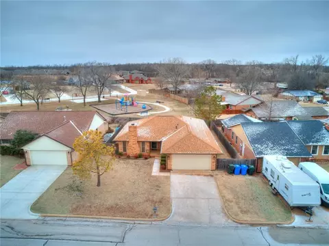 2008 Oak Forest Dr, Norman, OK 73071 photo 2